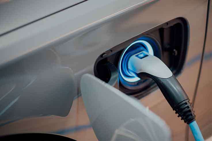 ¿Cómo afecta la nueva factura de la luz en la recarga de un coche eléctrico?